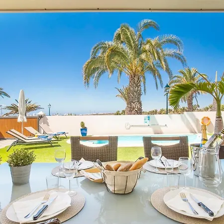 Vila Sleeps 8 With Pool And Wifi *