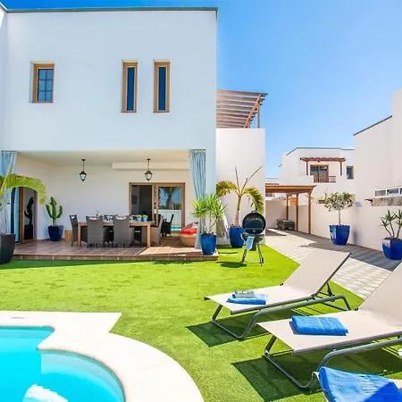 Sleeps 8 With Pool And Wifi Costa Teguise