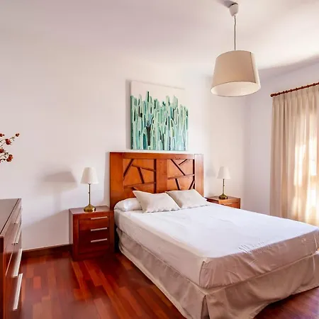 Villa Sleeps 8 With Pool And Wifi *