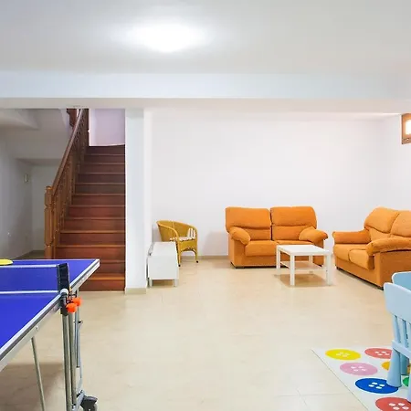 Sleeps 8 With Pool And Wifi