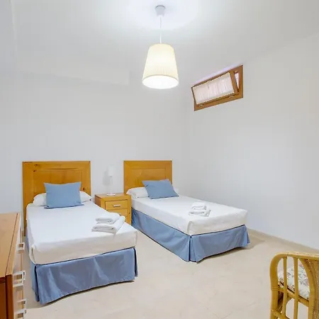 Villa Sleeps 8 With Pool And Wifi